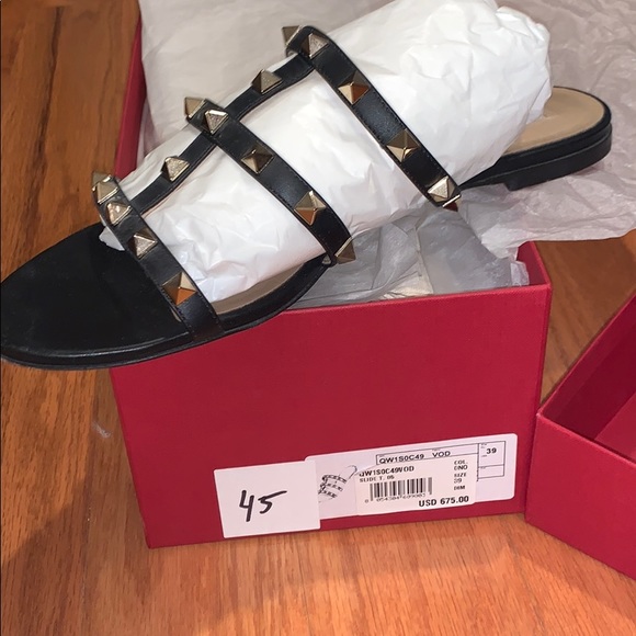 Valentino Garavani Shoes - Like new Valentino rockstud slides